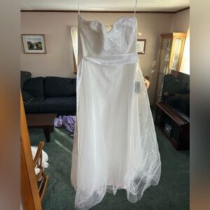 Lulus White Strapless Gown